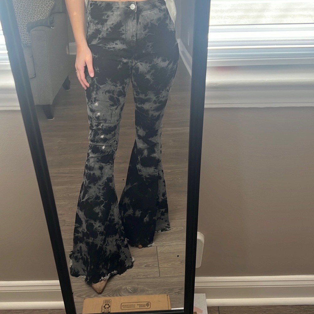 Black and gray flares